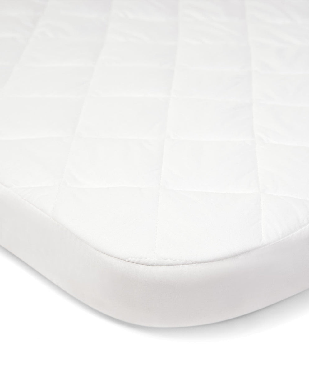 Lua Bedside Crib Mattress Protector - White – Mamas & Papas UK